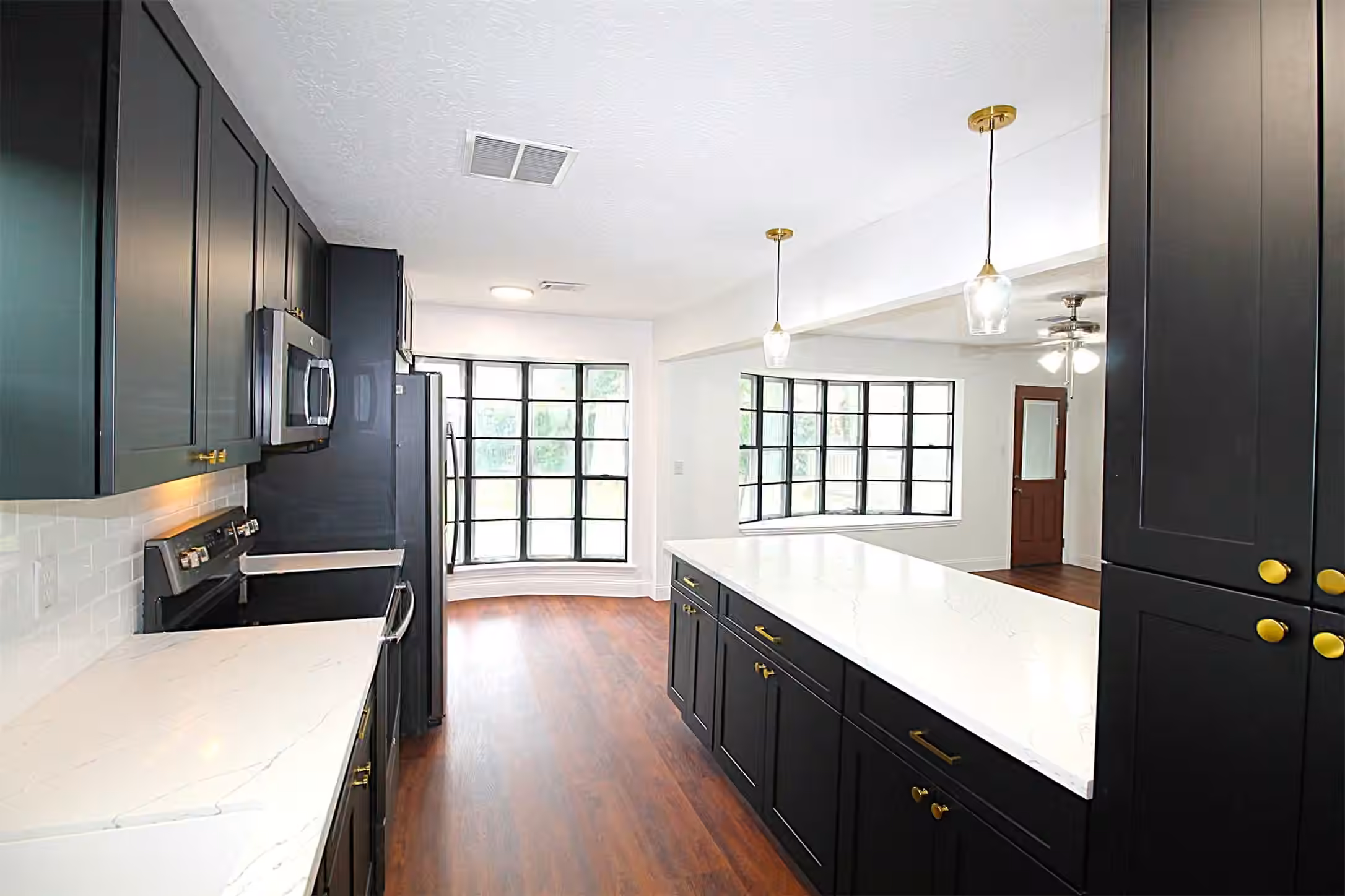 Photo 5 of 16907 David Glen Drive, Friendswood, TX