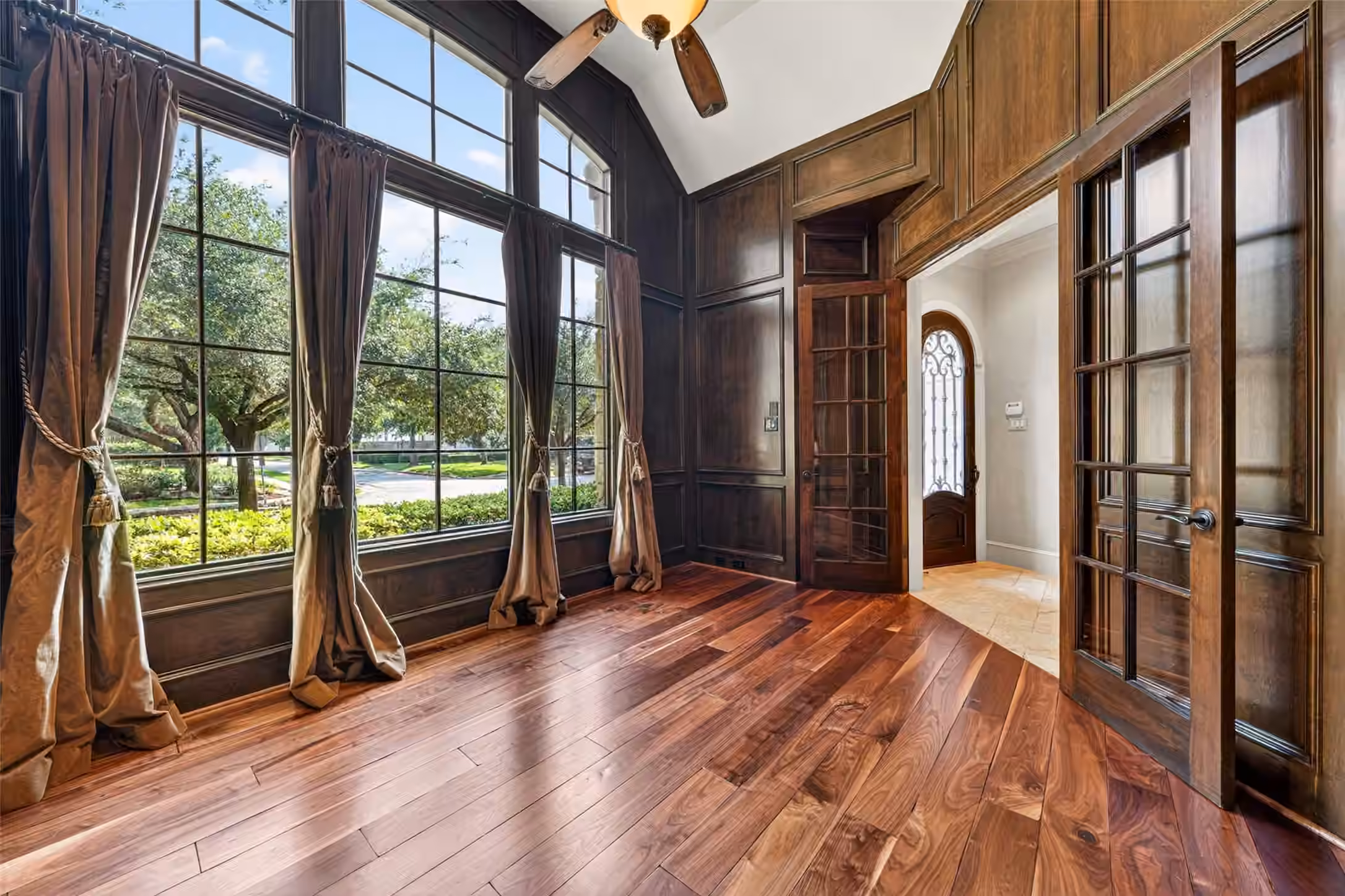 Photo 5 of 2400 Avalon Place, Houston, TX