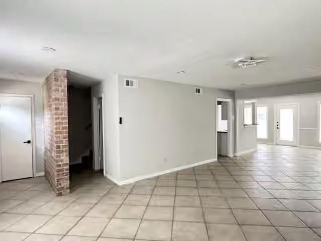 Photo 3 of 1605 W Sam Houston Parkway S, Houston, TX