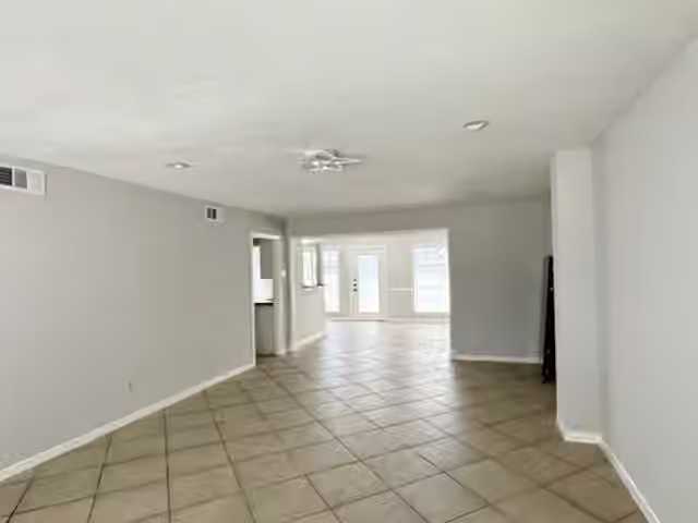 Photo 5 of 1605 W Sam Houston Parkway S, Houston, TX