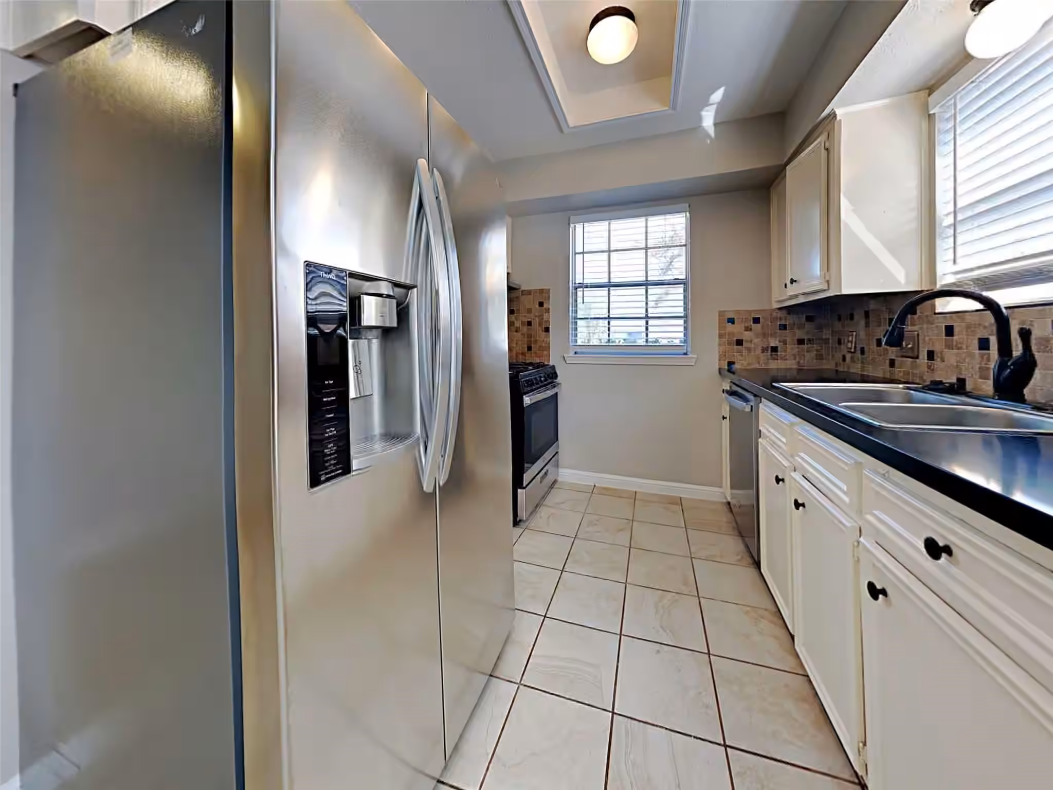 Photo 3 of 5307 Derbyshire Drive, Katy, TX