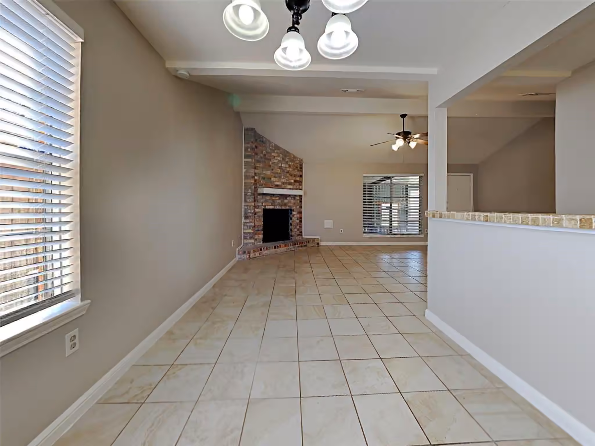 Photo 4 of 5307 Derbyshire Drive, Katy, TX