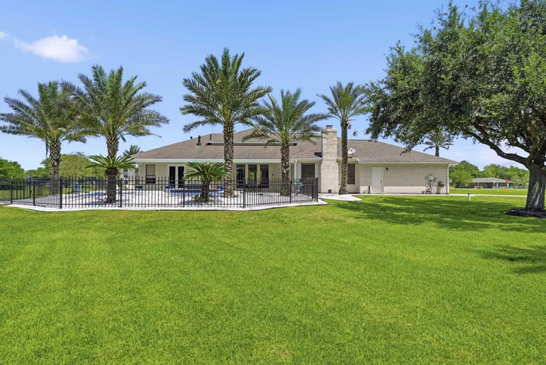 Photo 6 of 835 Hall Road, Alvin, TX