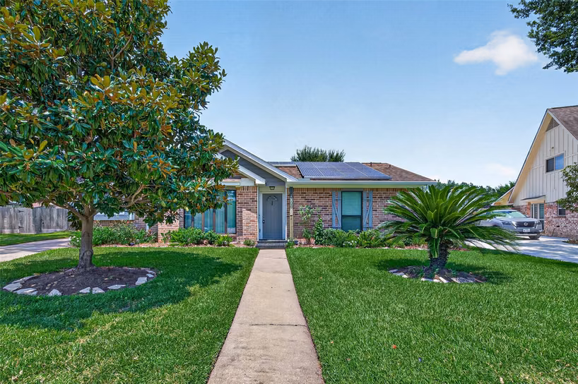 Photo 4 of 11818 Meadowdale Drive, Meadows, TX