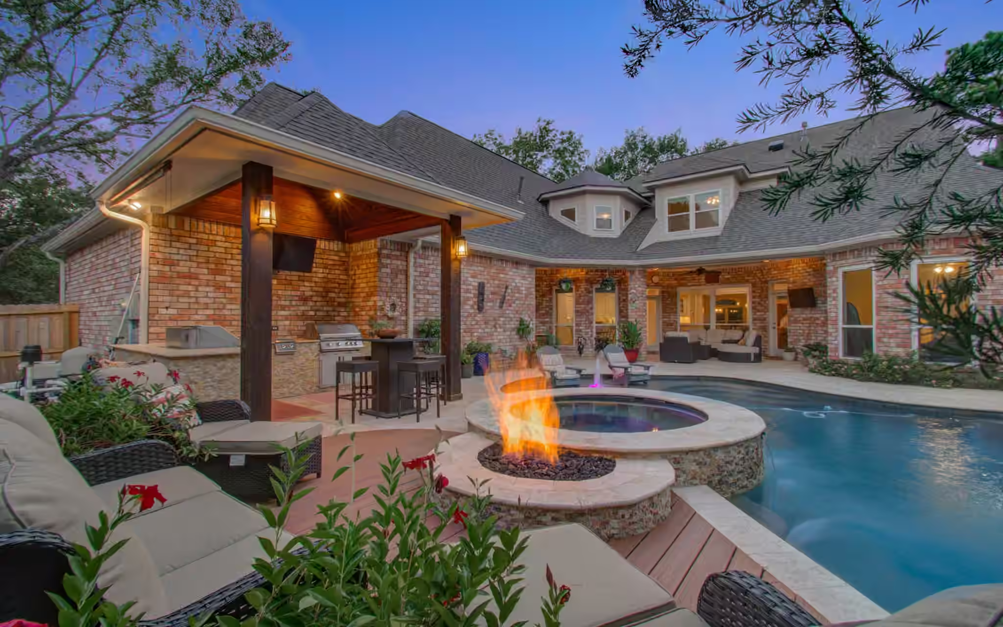 Photo of 2 English Glade Court, The Woodlands, TX 77381