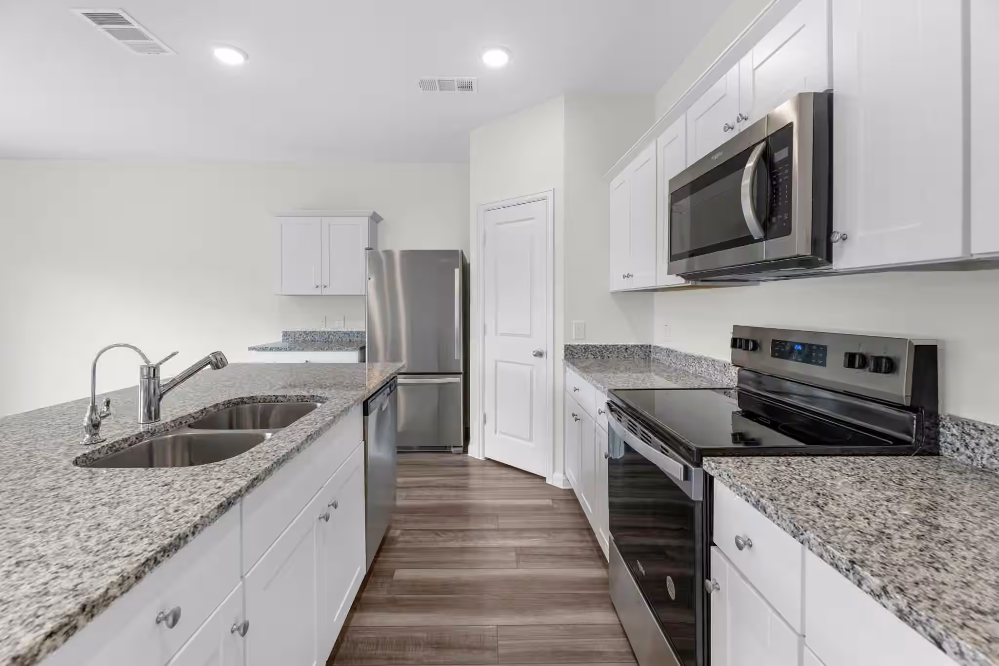 Photo 3 of 5878 Mercer Street, Conroe, TX
