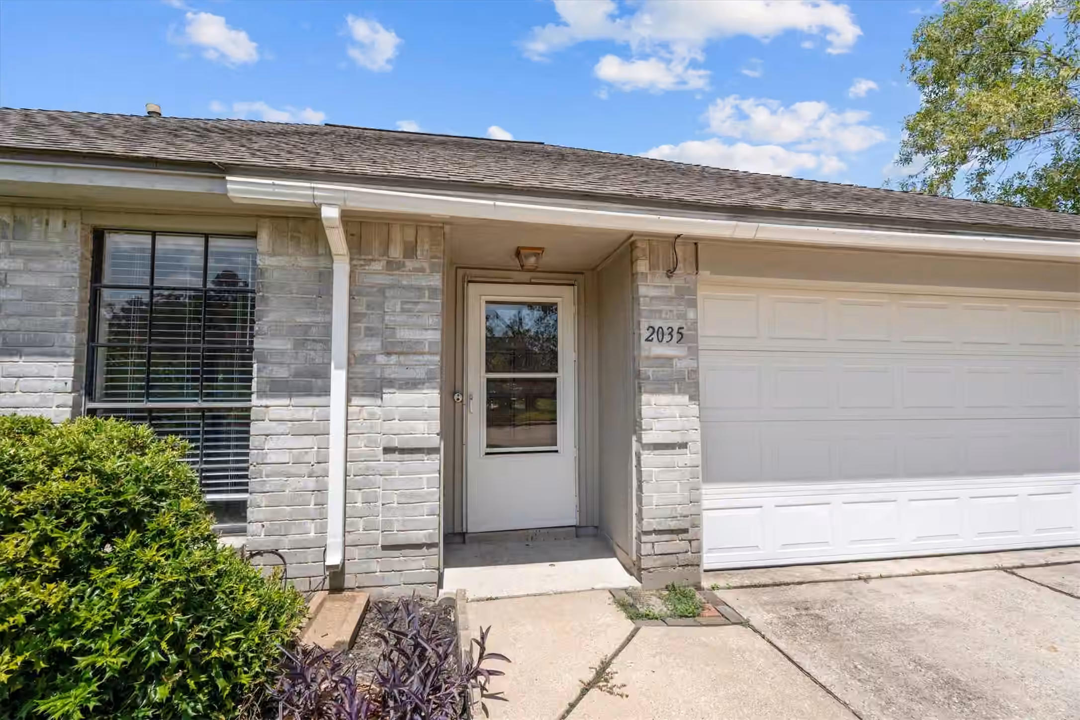 Photo 3 of 2035 Woodhue Drive, Spring, TX