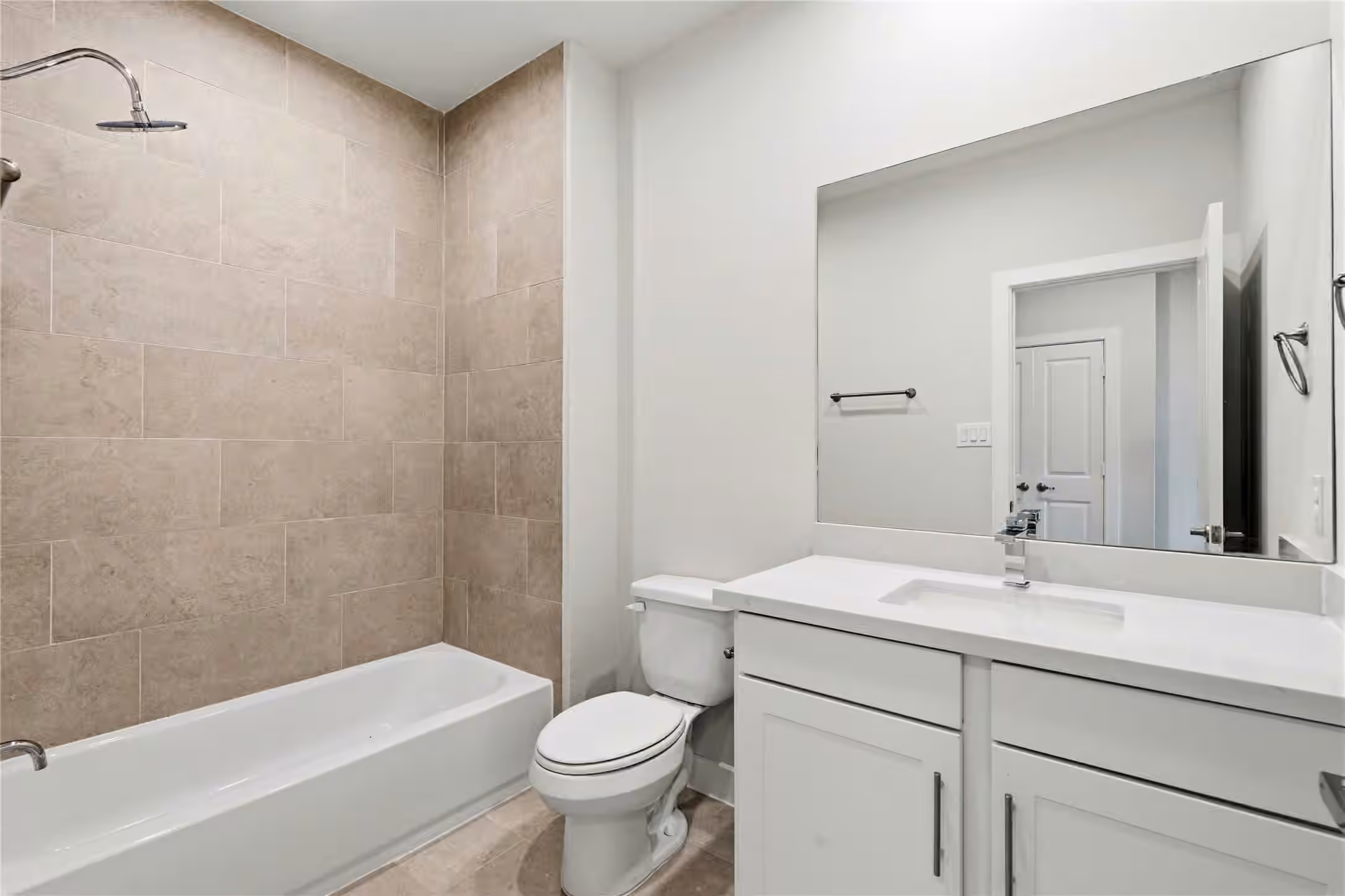 Photo 6 of 3905 Willowbend Point Drive, Houston, TX