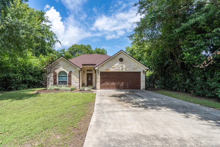 Photo 2 of 226 Foster Street, Tomball, TX