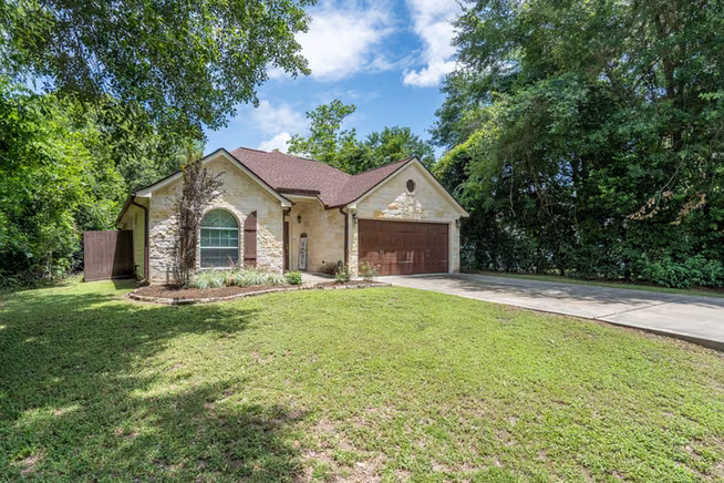 Photo 3 of 226 Foster Street, Tomball, TX