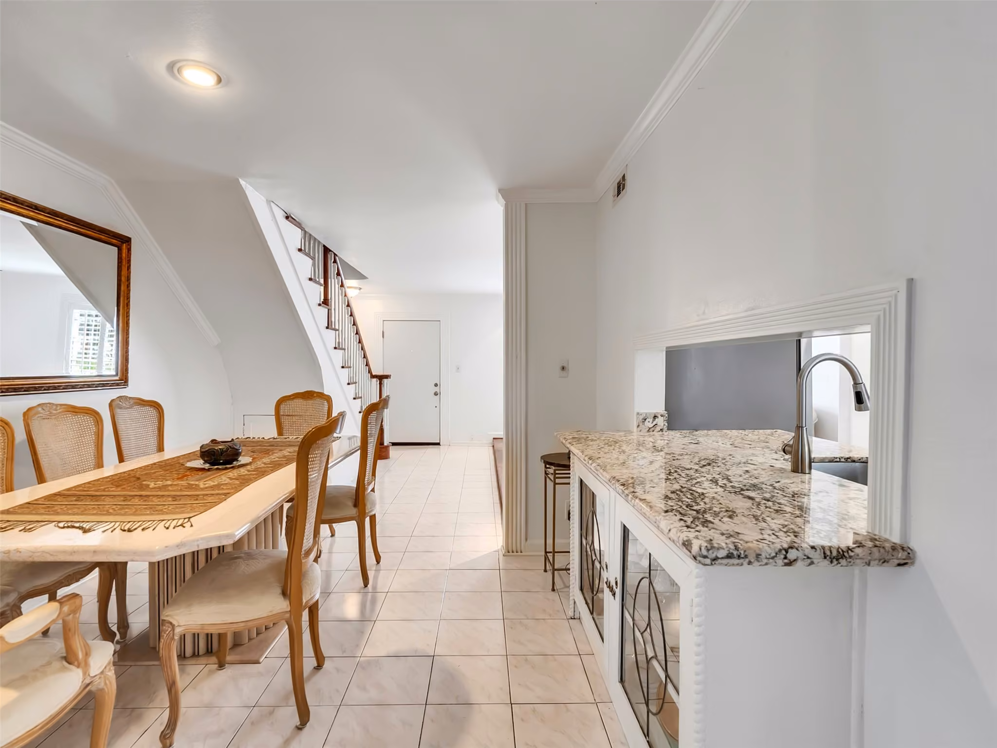 Photo 7 of 2121 Fountain View Drive H1, Houston, TX