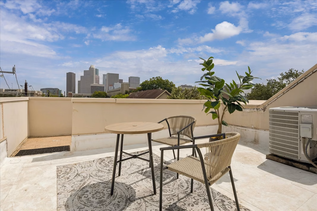 Photo 4 of 402 Tuam Street 3, Houston, TX
