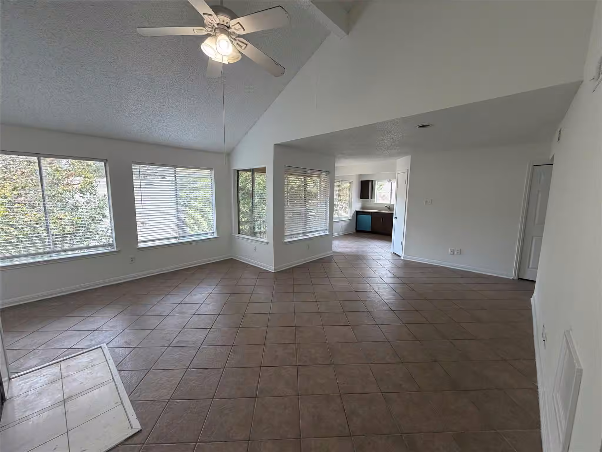 Photo 2 of 12200 Overbrook Lane 34D, Houston, TX