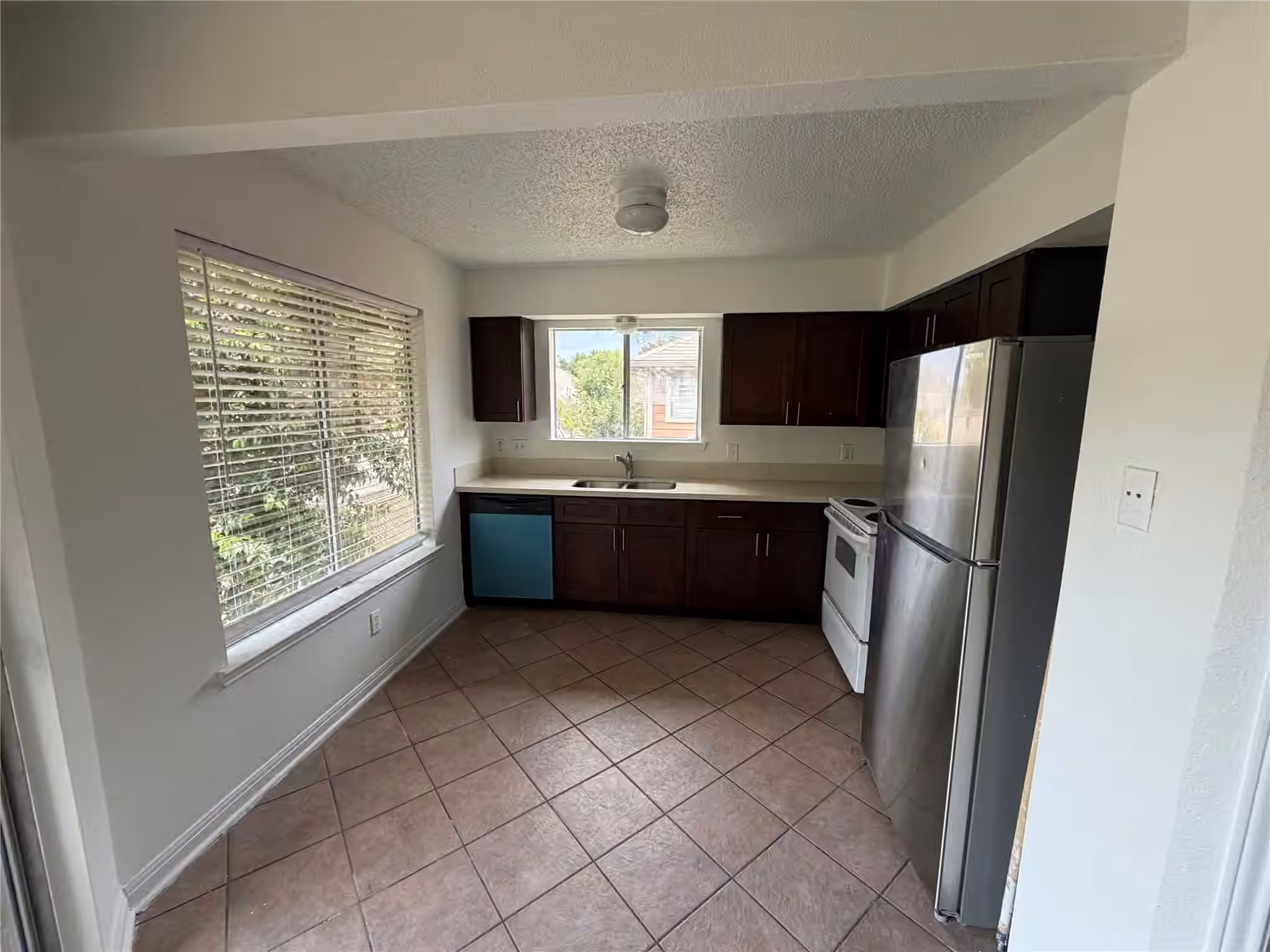 Photo 5 of 12200 Overbrook Lane 34D, Houston, TX