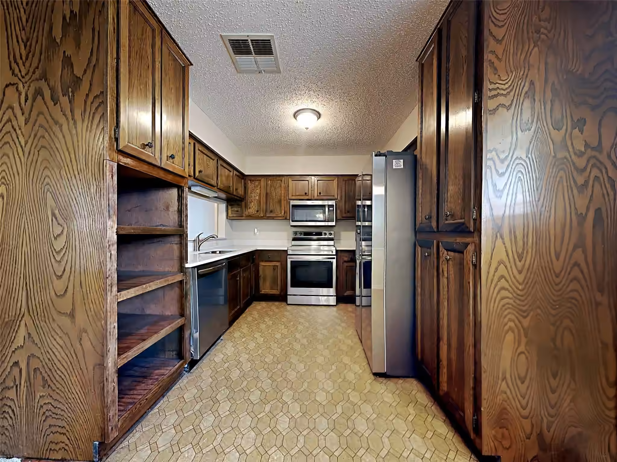 Photo 3 of 207 Oakwood Street, League City, TX