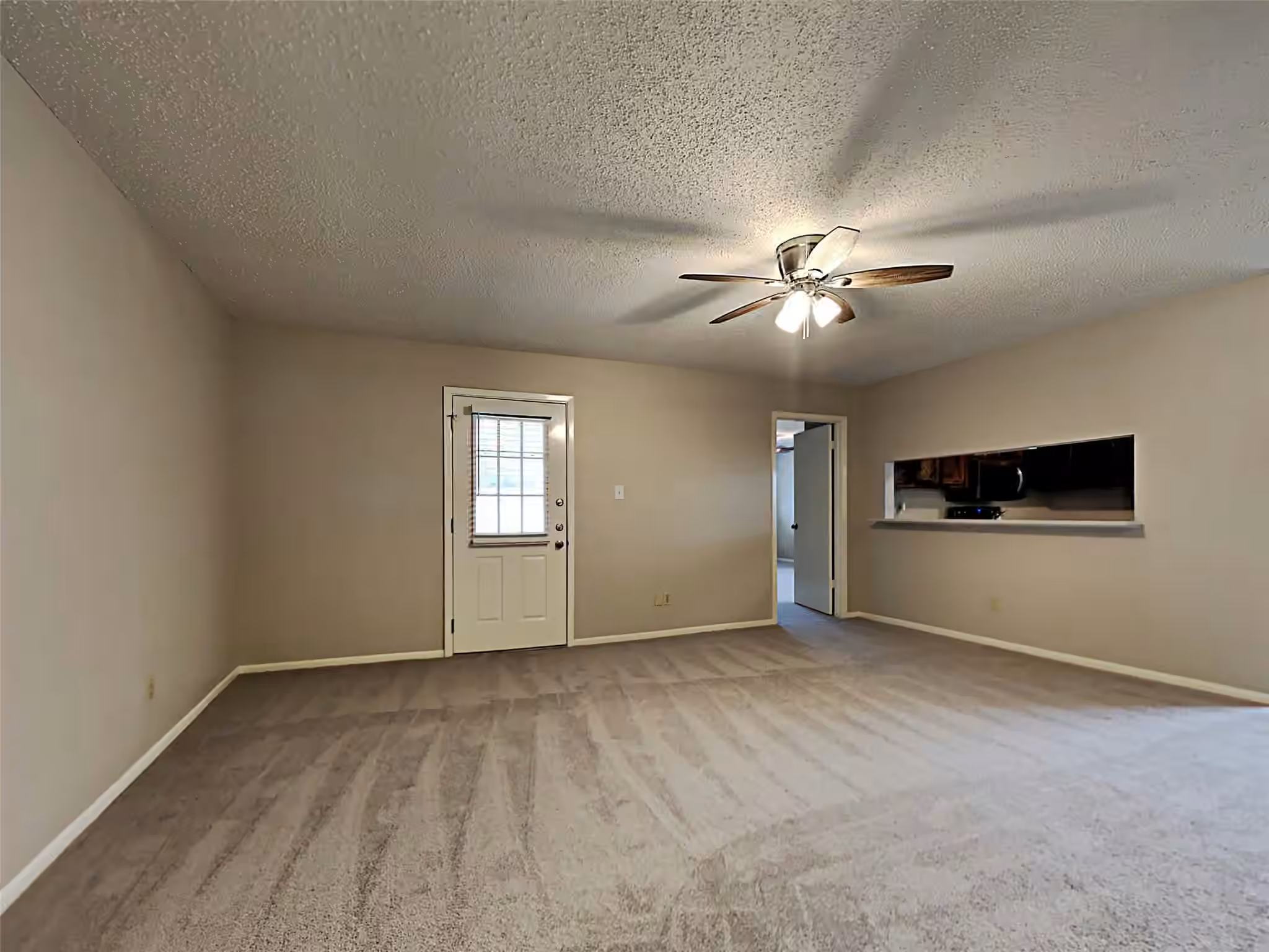 Photo 4 of 207 Oakwood Street, League City, TX