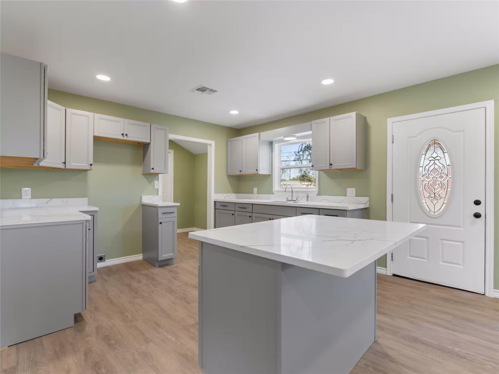 Photo 4 of 2110 Horn Road, Bay City, TX