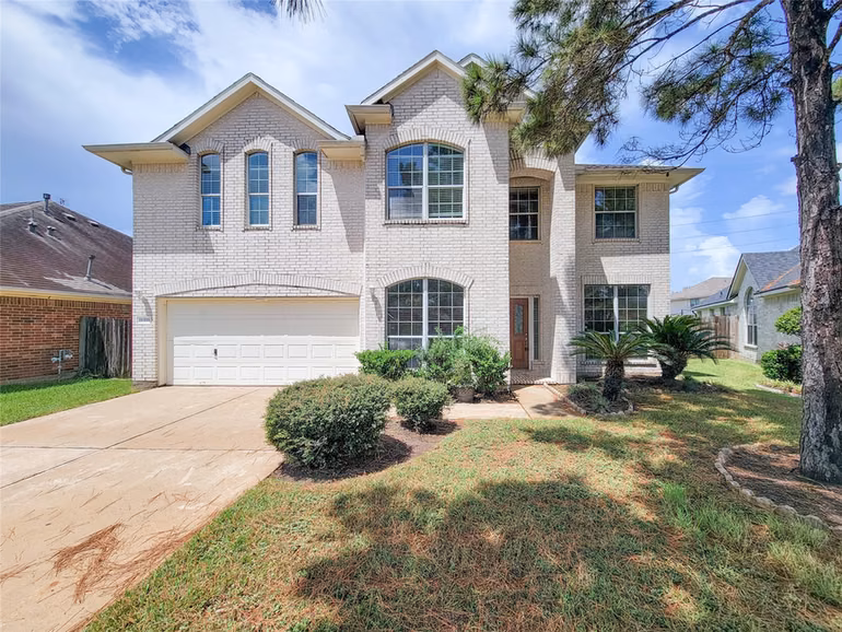 Photo 2 of 11333 Easton Springs Drive, Pearland, TX