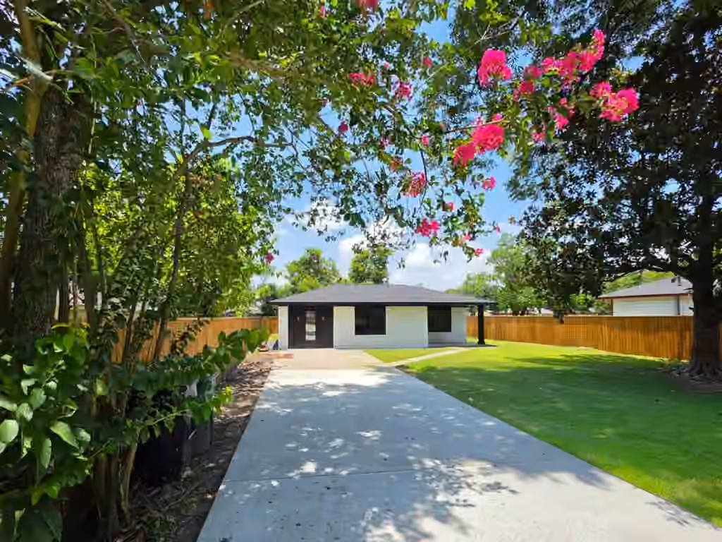 Photo 2 of 906 Dewalt Street, Houston, TX