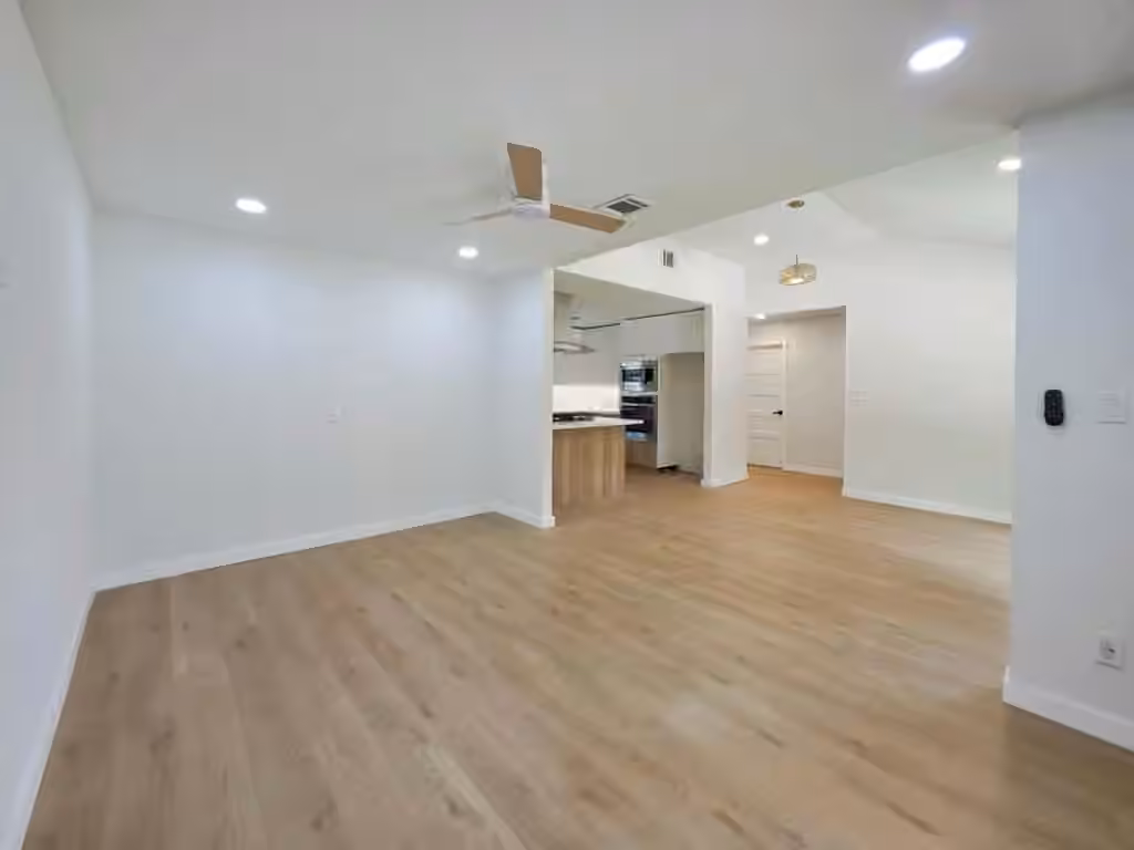 Photo 5 of 906 Dewalt Street, Houston, TX
