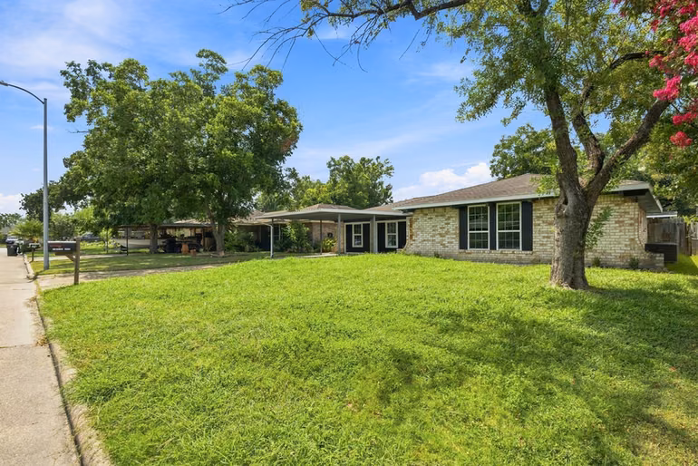 Photo 4 of 6418 Silver Chalice Drive, Houston, TX