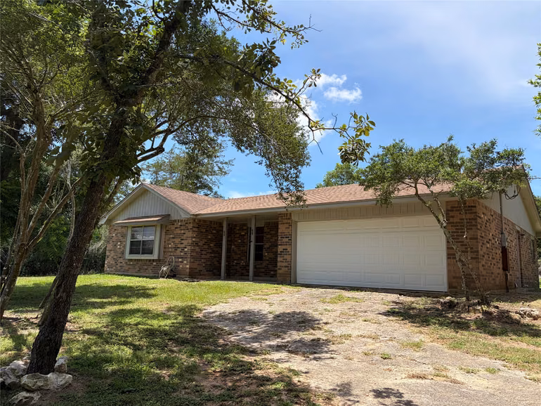 Photo of 117 Dogwood Trail, Bellville, TX