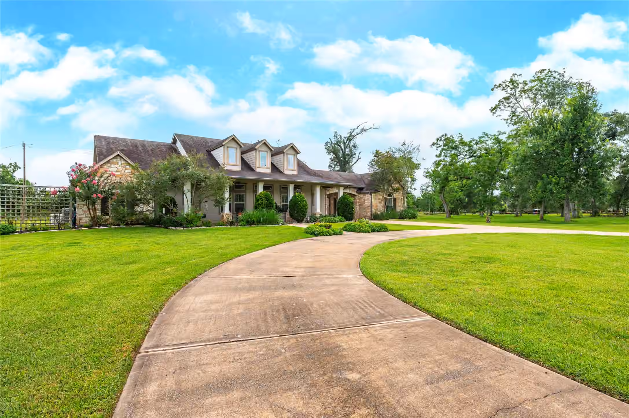 Photo 2 of 17126 Hamill Drive, Rosharon, TX