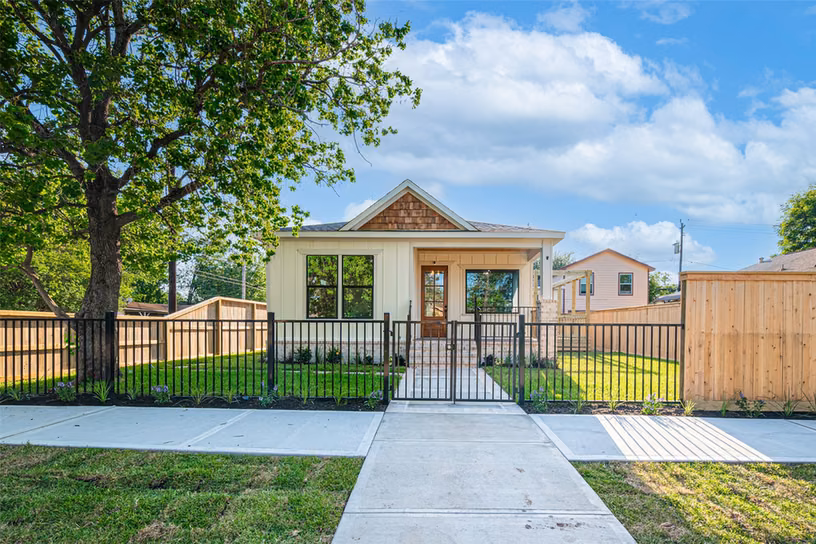 Photo 2 of 301 Vincent Street, Houston, TX