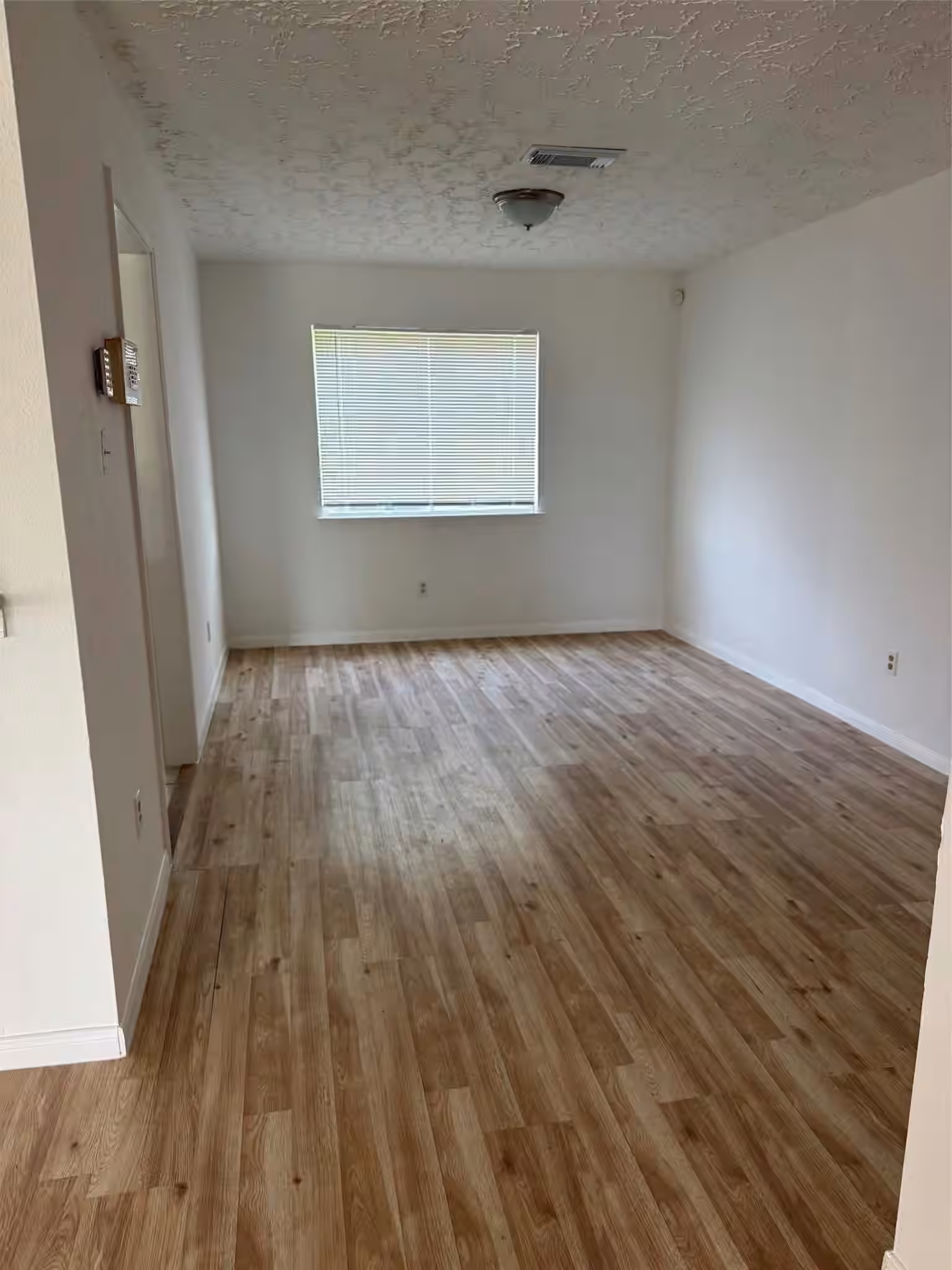 Photo 4 of 8219 Furlong Lane, Houston, TX