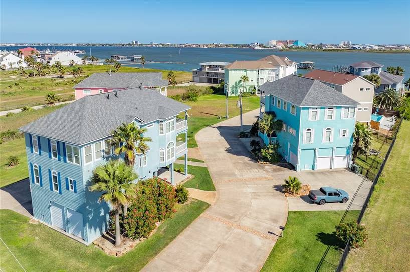 Photo 4 of 8407 Teichman Road, Galveston, TX