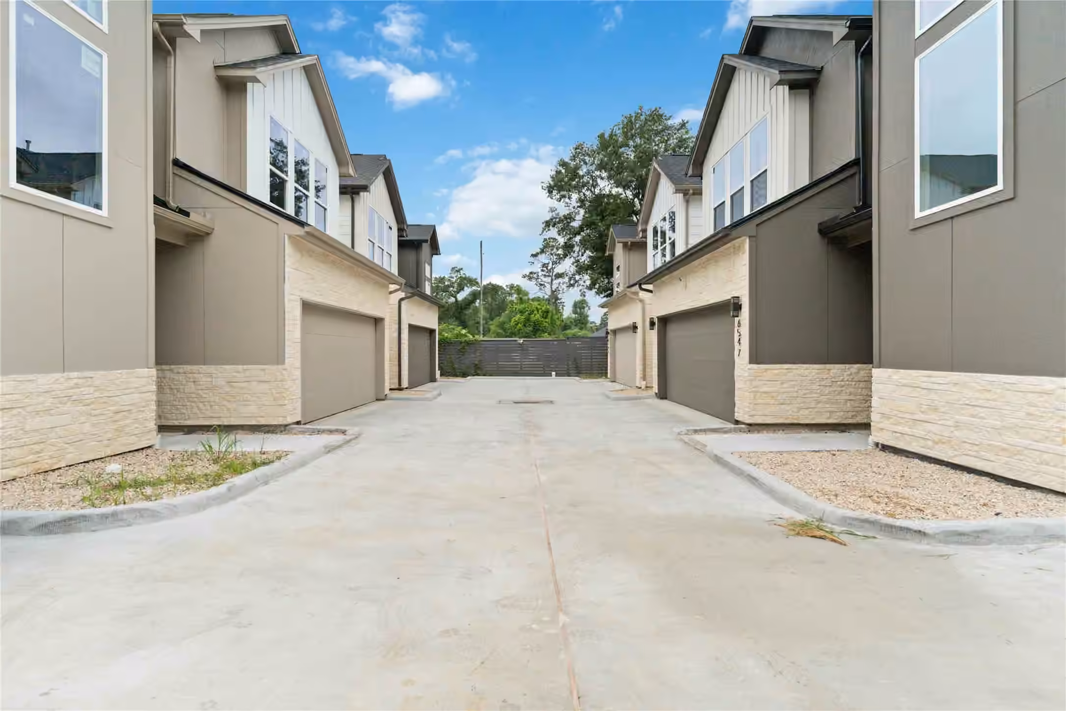 Photo 4 of 6539 Sealey Street, Houston, TX