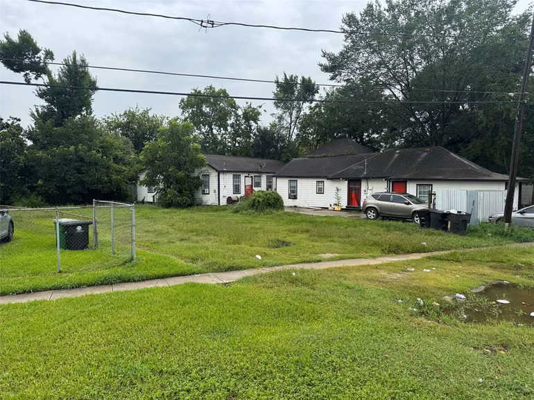 Photo 4 of 2512 Altoona Street, Houston, TX