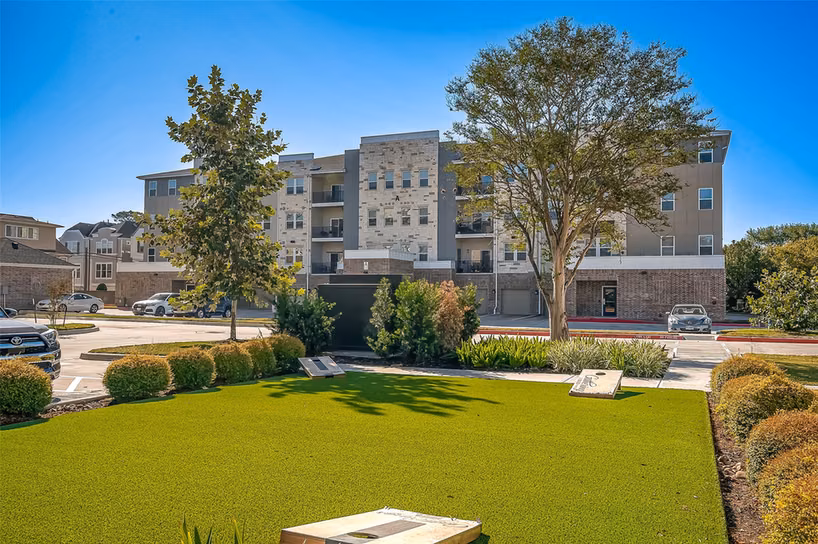 Photo 4 of 6804 Westview Drive 1402, Houston, TX