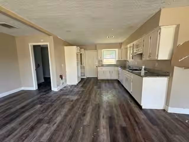Photo 4 of 3326 Cliffmarshall Street, Houston, TX
