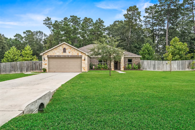 Photo 2 of 9813 Cold Creek Drive, Conroe, TX