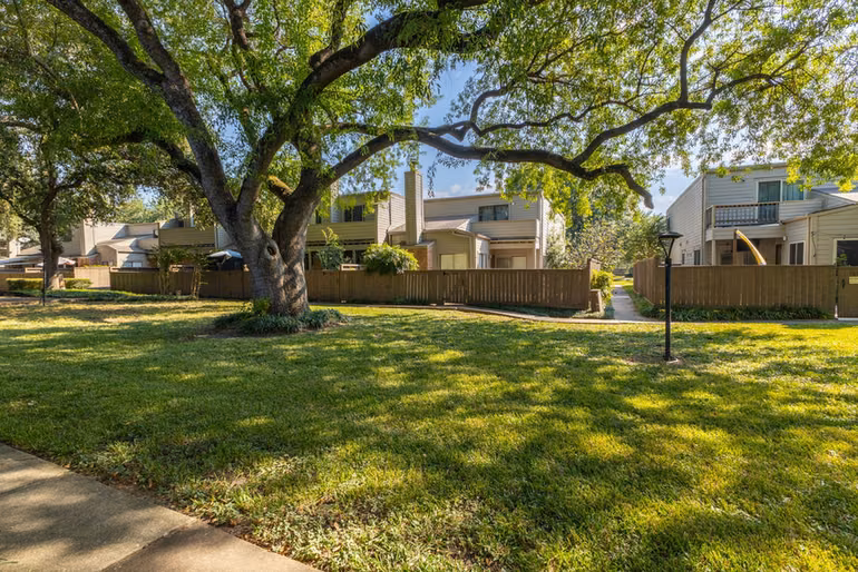 Photo 3 of 1625 Prairie Grove Drive, Houston, TX