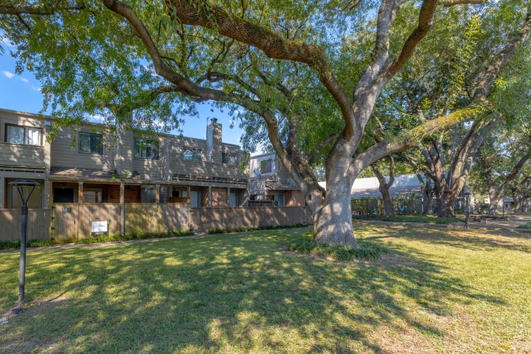 Photo 4 of 1625 Prairie Grove Drive, Houston, TX