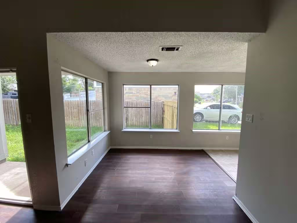 Photo 4 of 3018 Rockrill Drive, Houston, TX