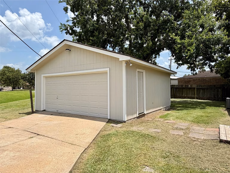 Photo 7 of 403 Lotus Street, Lake Jackson, TX