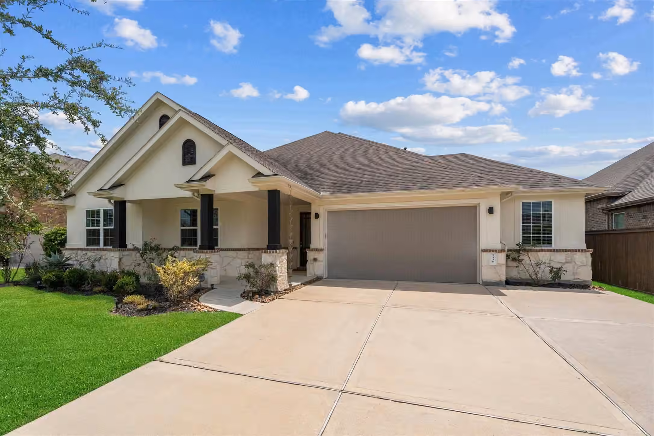 Photo 2 of 7335 Laguna Lake Drive, Spring, TX