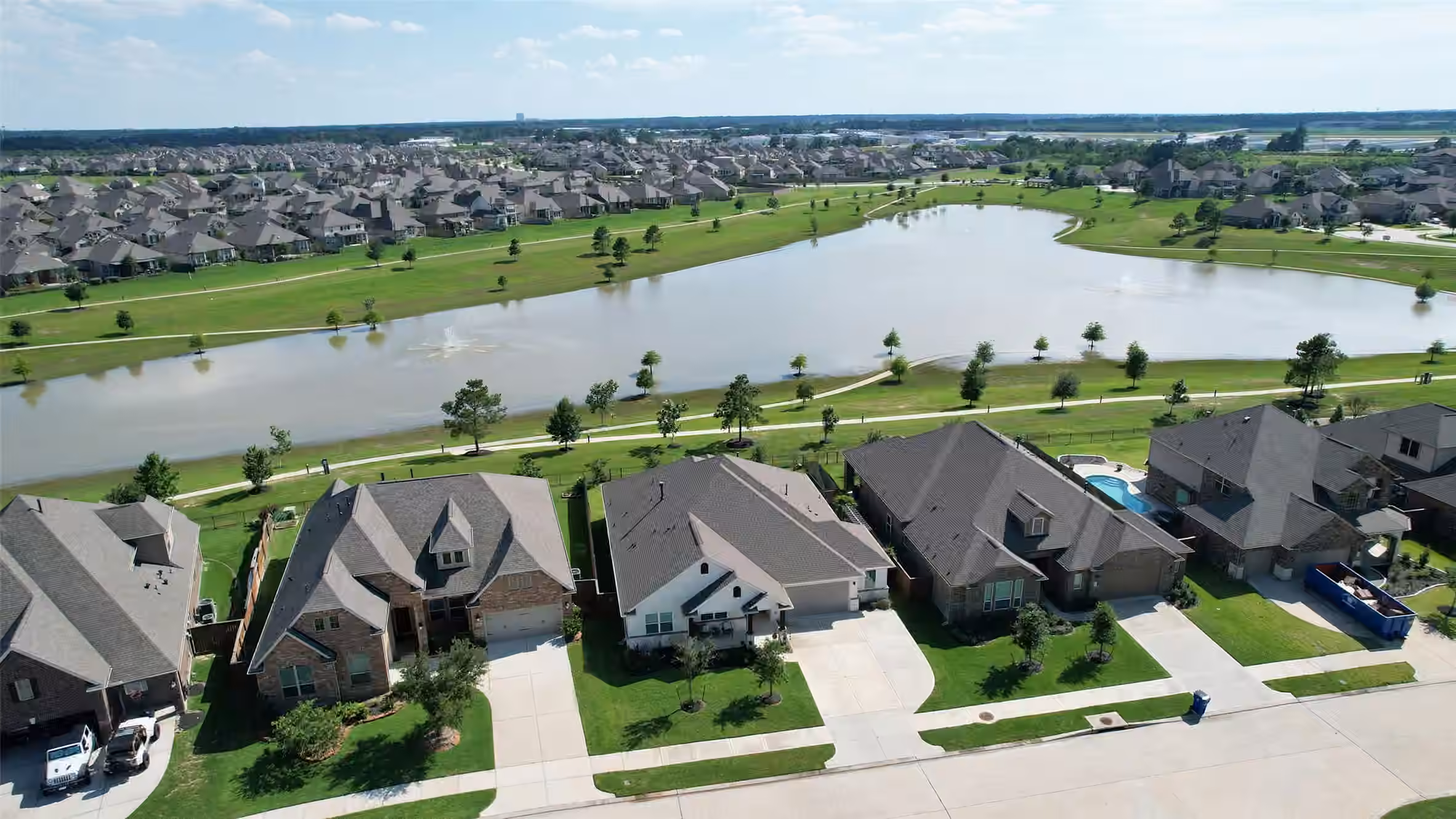 Photo 3 of 7335 Laguna Lake Drive, Spring, TX