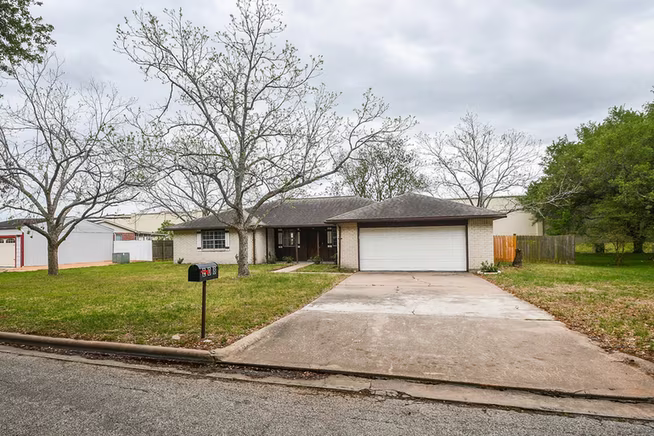 Photo 2 of 208 Willow Street, Sealy, TX
