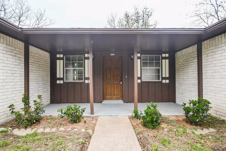 Photo 3 of 208 Willow Street, Sealy, TX