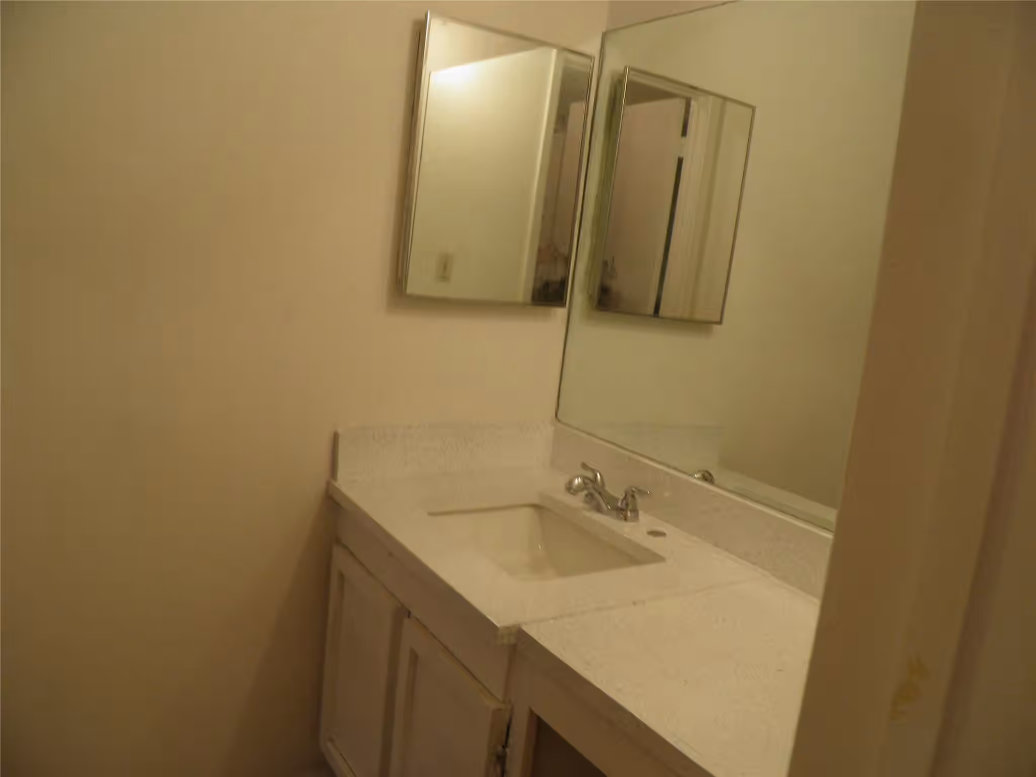 Photo 5 of 10555 Turtlewood Court 303, Houston, TX