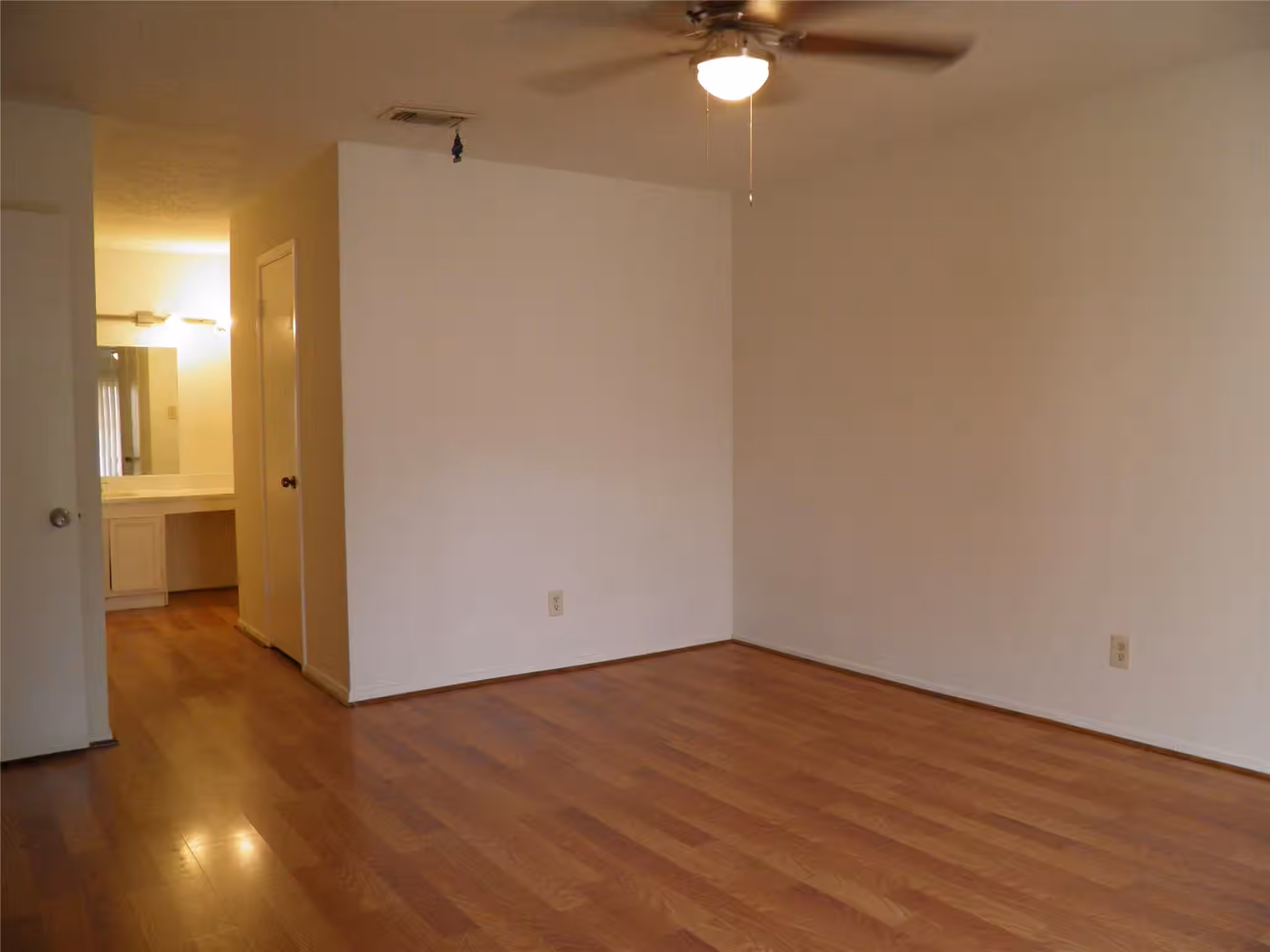 Photo 6 of 10555 Turtlewood Court 303, Houston, TX