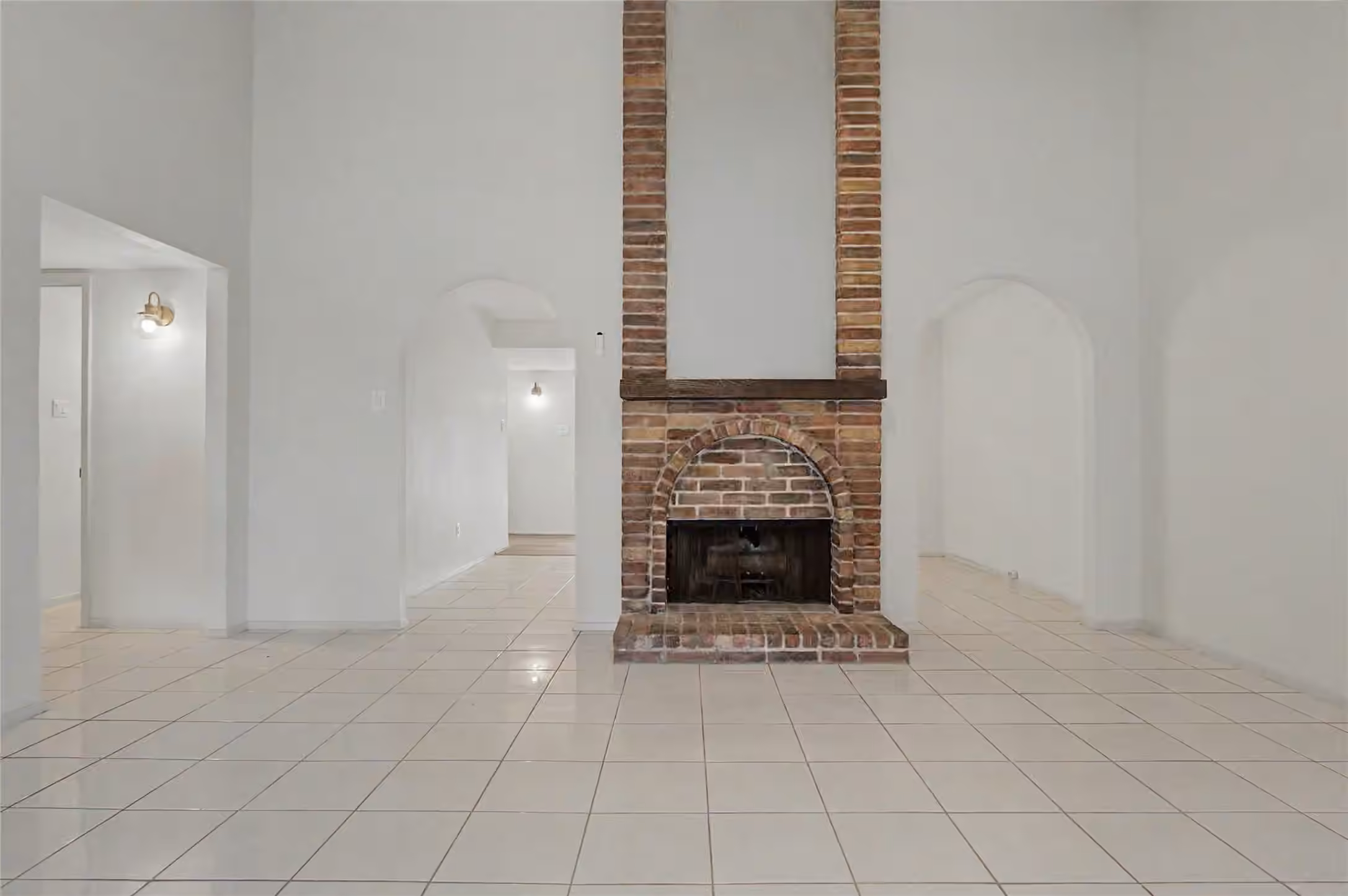 Photo 2 of 9423 Bollingbrook Drive, Houston, TX