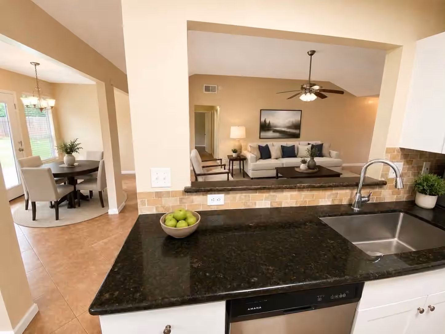 Photo 4 of 15634 Fox Springs Drive, Houston, TX