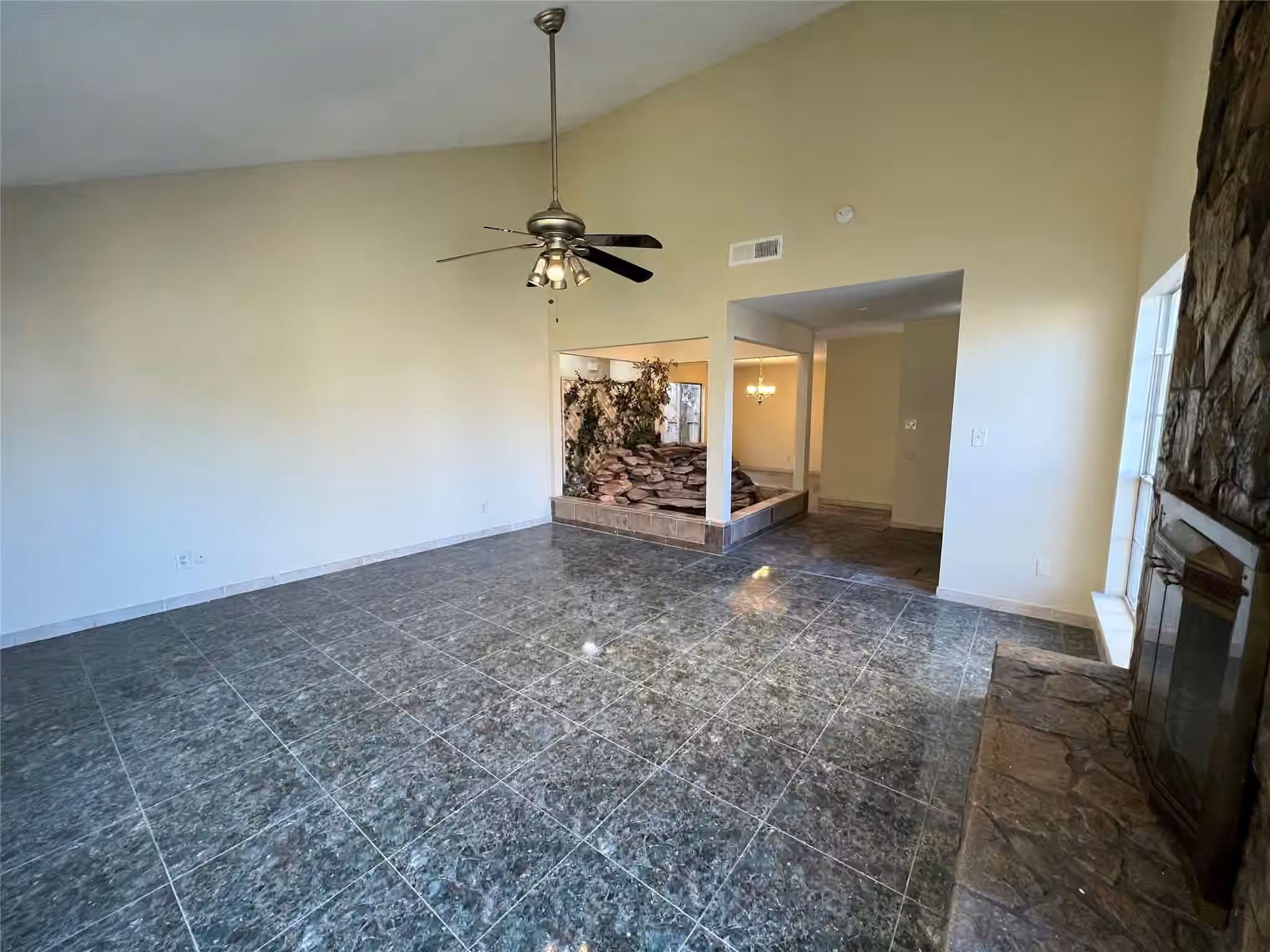 Photo 4 of 11039 Holworth Drive, Houston, TX