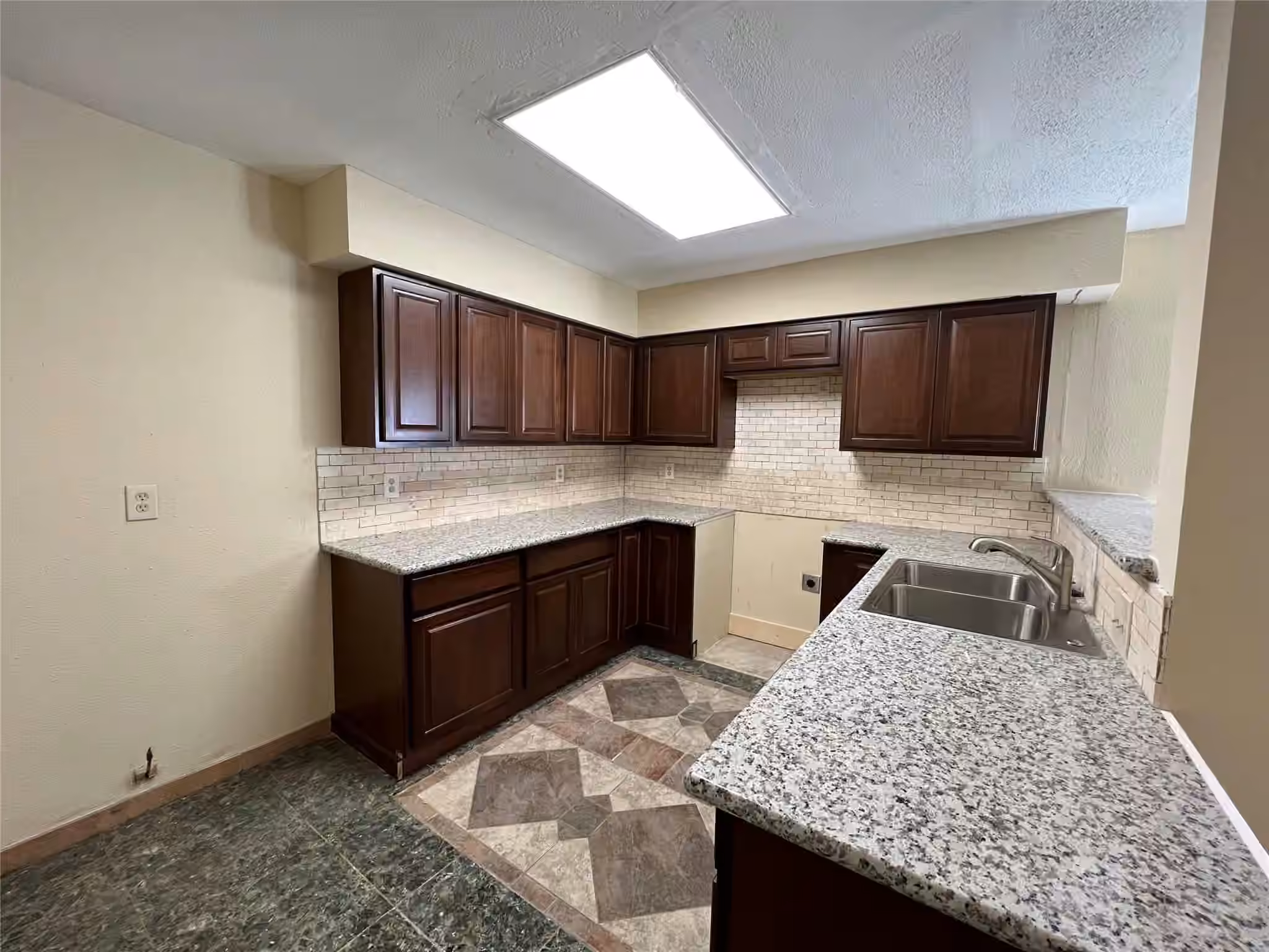 Photo 7 of 11039 Holworth Drive, Houston, TX