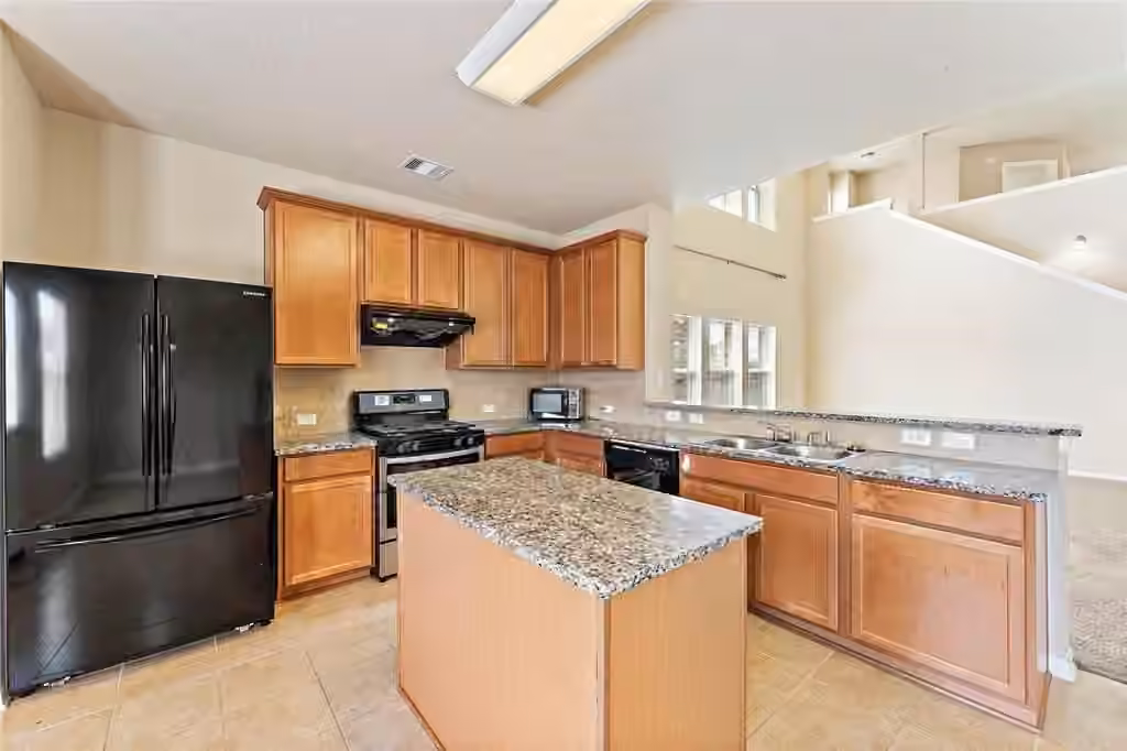 Photo 4 of 228 Shoshone Ridge Drive, La Marque, TX